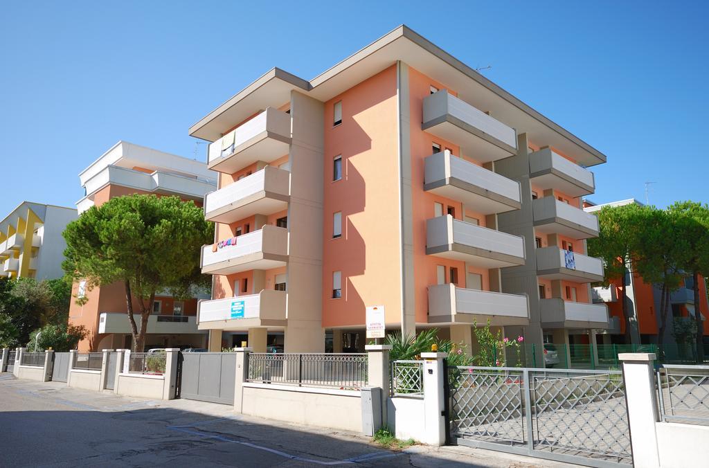 Condominio Tiepolo Bibione Exteriör bild