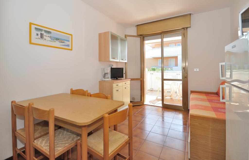 Condominio Tiepolo Bibione Exteriör bild